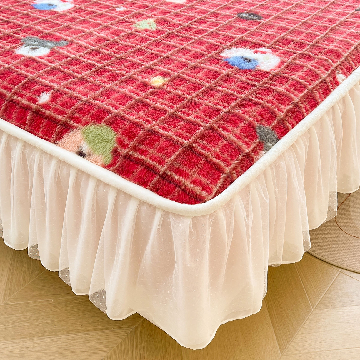 91家纺网 家纺一手货源 找家纺 喜居 2025新款法式兔毛绒双层花边床裙款床笠 圣诞风