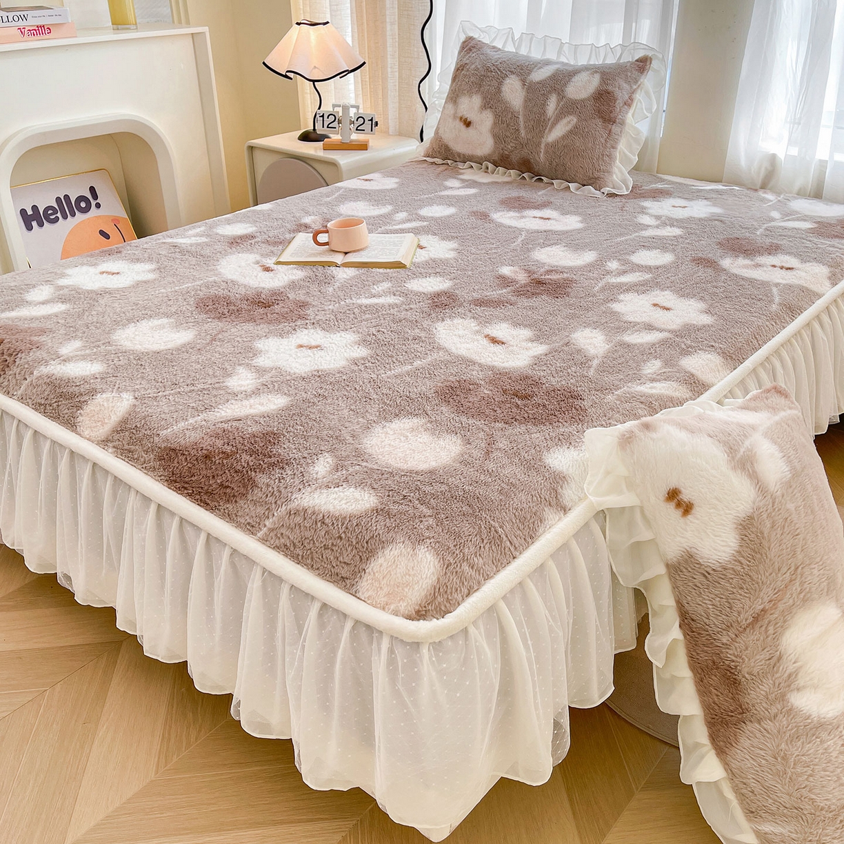 91家纺网 家纺一手货源 找家纺 喜居 2025新款法式兔毛绒双层花边床裙款床笠 风铃花