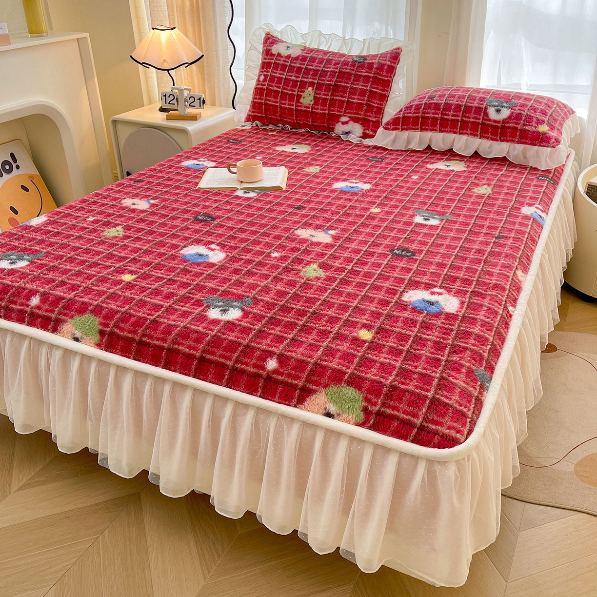 91家纺网 家纺一手货源 找家纺 喜居 2025新款法式兔毛绒双层花边床裙款床笠 圣诞风