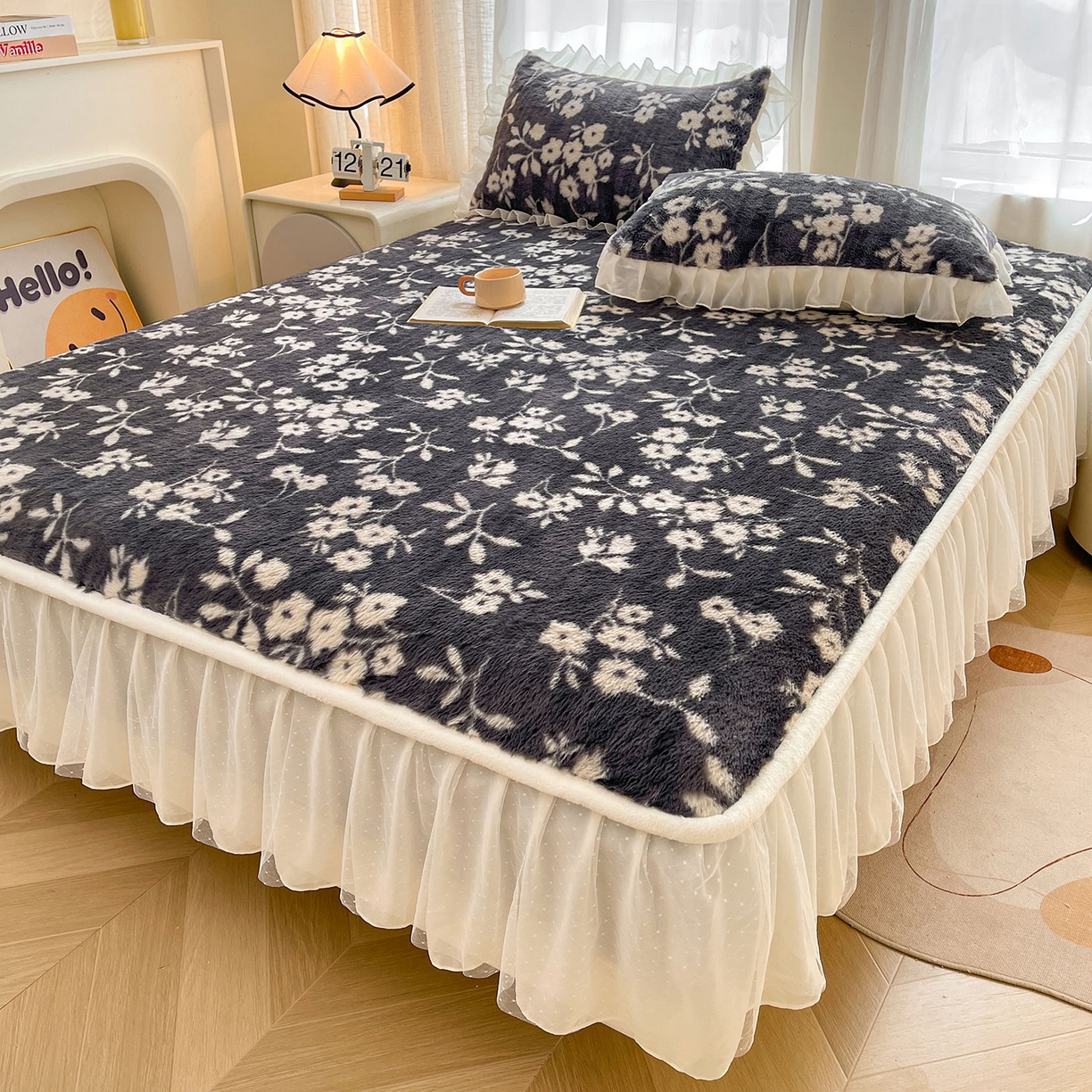 91家纺网 家纺一手货源 找家纺 喜居 2025新款法式兔毛绒双层花边床裙款床笠 山茶花