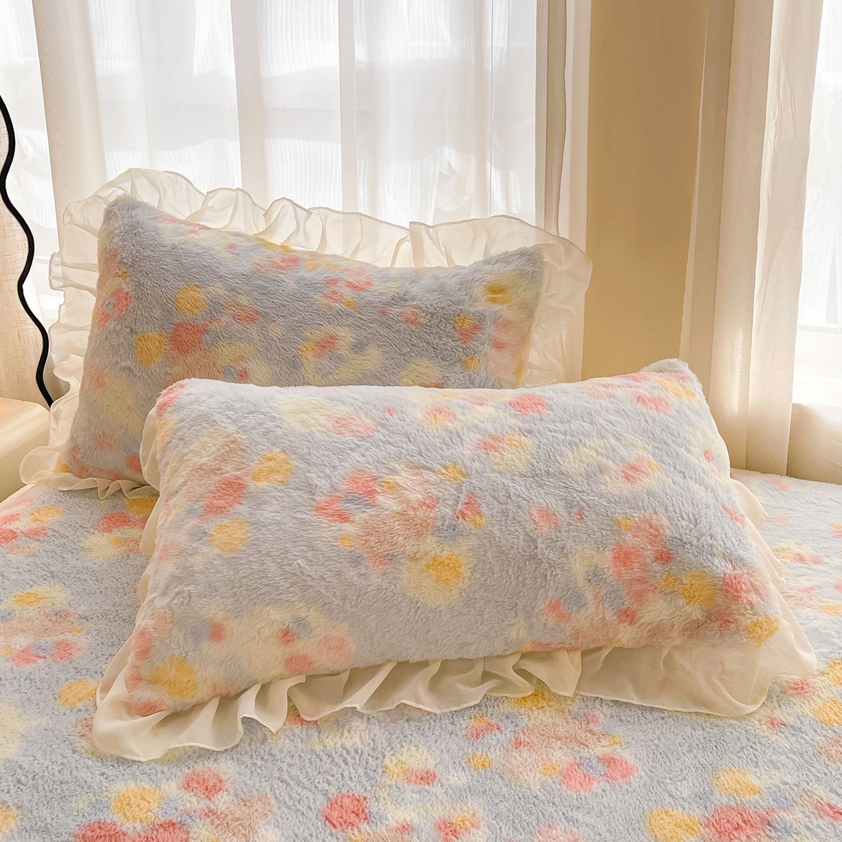 91家纺网 家纺一手货源 找家纺 喜居 2025新款法式兔毛绒双层花边床裙款床笠 花海-蓝