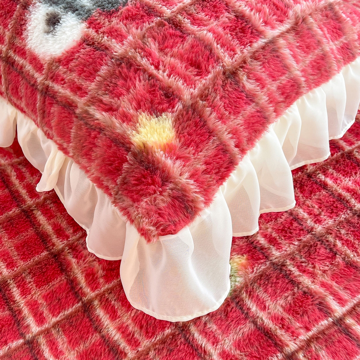 91家纺网 家纺一手货源 找家纺 喜居 2025新款法式兔毛绒双层花边床裙款床笠 圣诞风