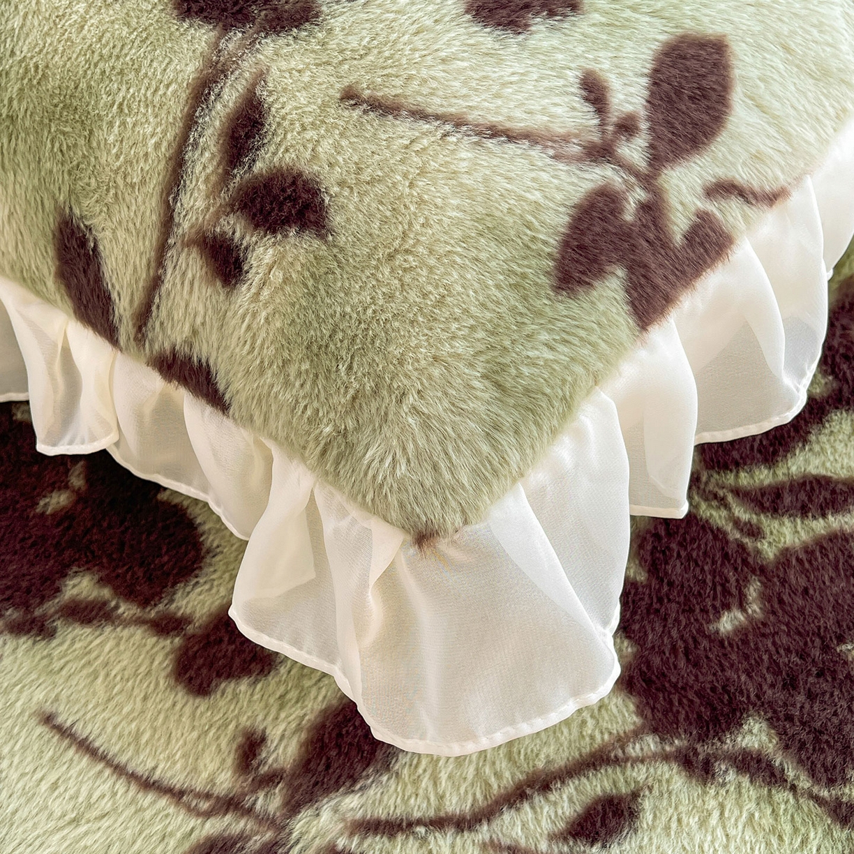 91家纺网 家纺一手货源 找家纺 喜居 2025新款法式兔毛绒双层花边床裙款床笠 绿野仙踪