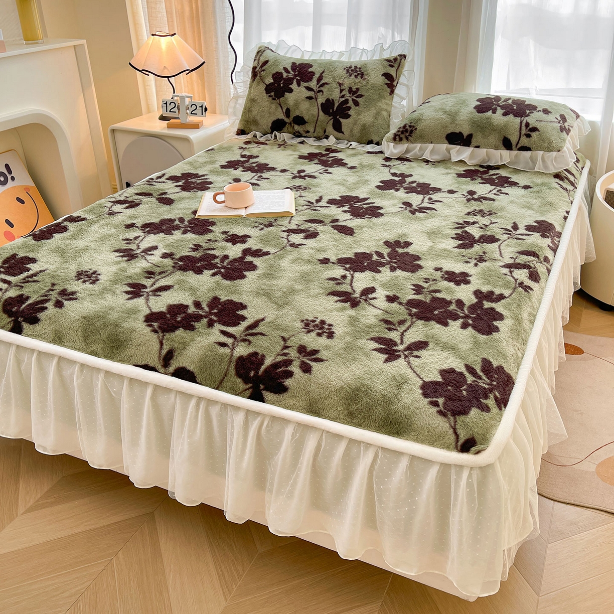 91家纺网 家纺一手货源 找家纺 喜居 2025新款法式兔毛绒双层花边床裙款床笠 绿野仙踪