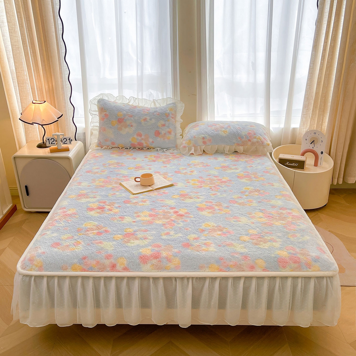 91家纺网 家纺一手货源 找家纺 喜居 2025新款法式兔毛绒双层花边床裙款床笠 花海-蓝