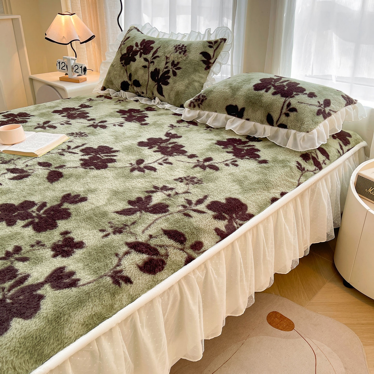 91家纺网 家纺一手货源 找家纺 喜居 2025新款法式兔毛绒双层花边床裙款床笠 绿野仙踪