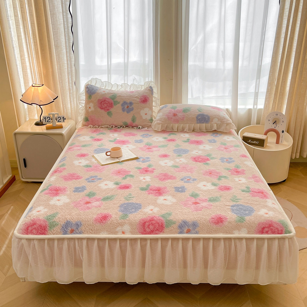 91家纺网 家纺一手货源 找家纺 喜居 2025新款法式兔毛绒双层花边床裙款床笠 花海-粉