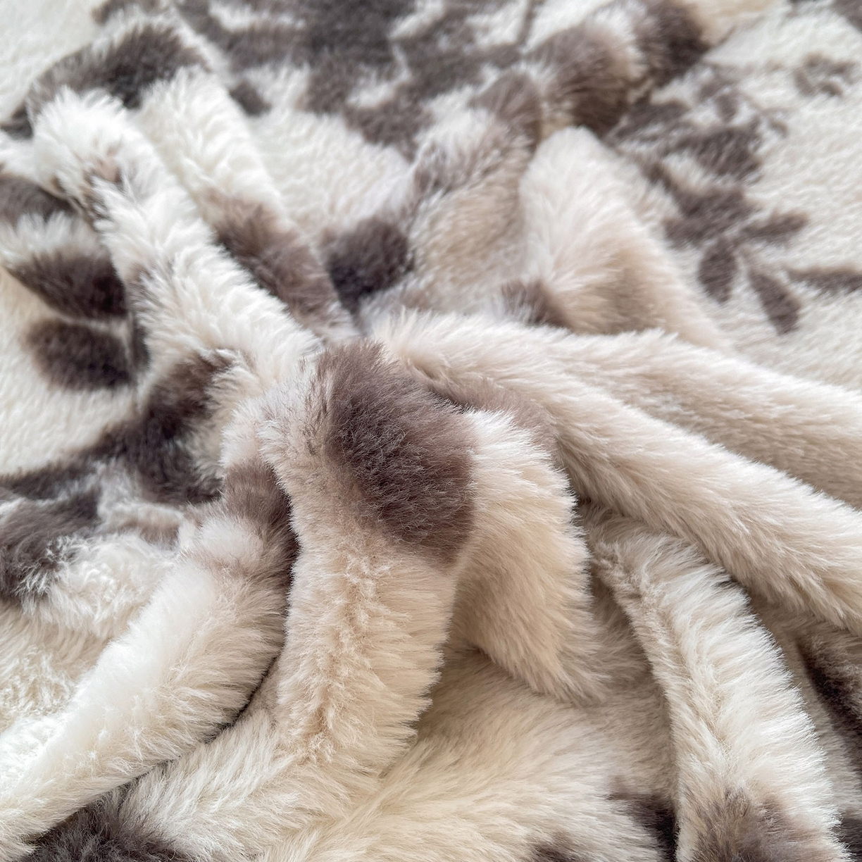 91家纺网 家纺一手货源 找家纺 喜居 2025新款法式兔毛绒双层花边床裙款床笠 法式繁华