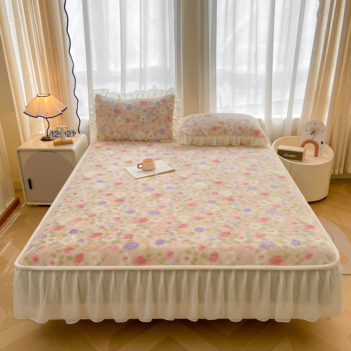 91家纺网 家纺一手货源 找家纺 喜居 2025新款法式兔毛绒双层花边床裙款床笠 秘密花园