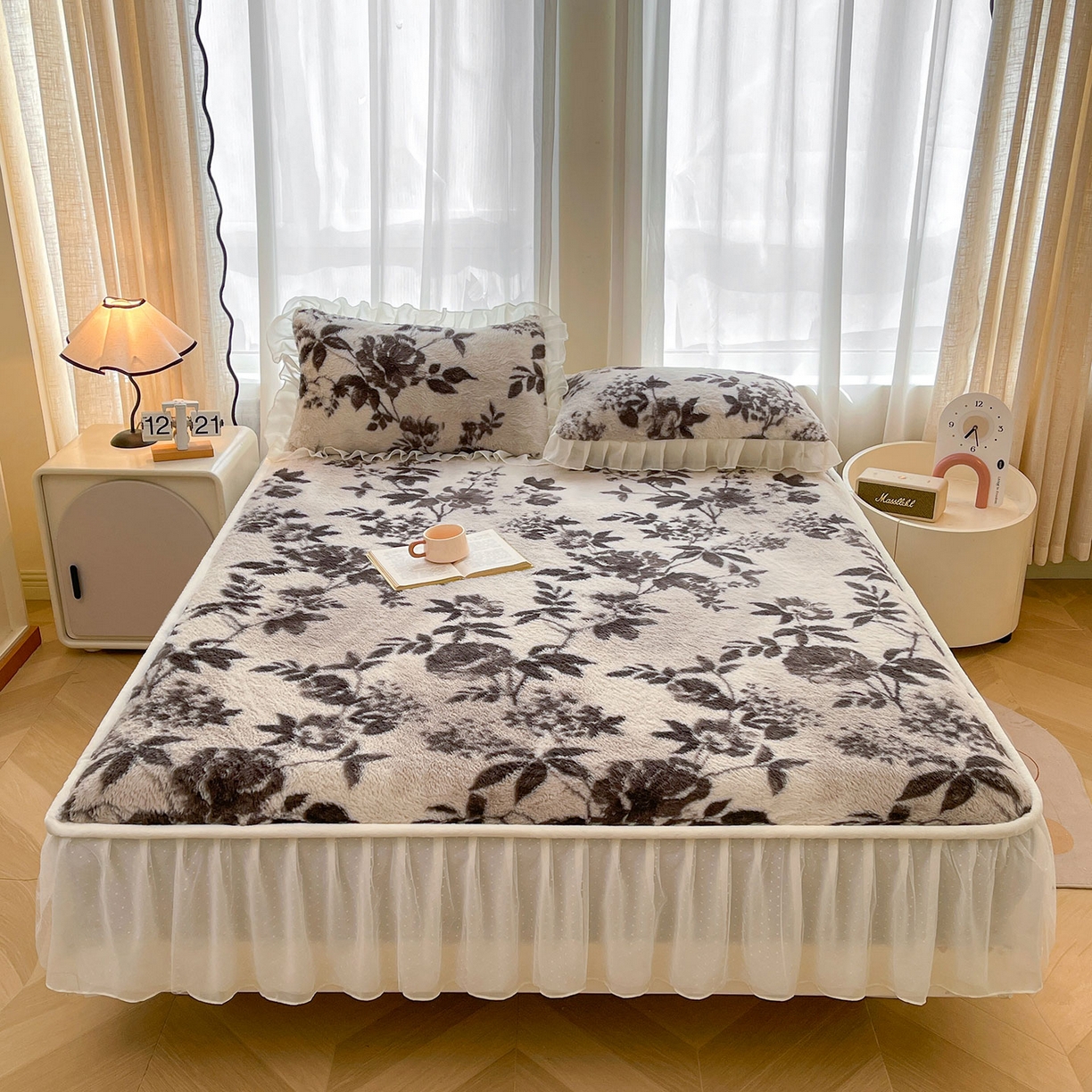 91家纺网 家纺一手货源 找家纺 喜居 2025新款法式兔毛绒双层花边床裙款床笠 法式繁华