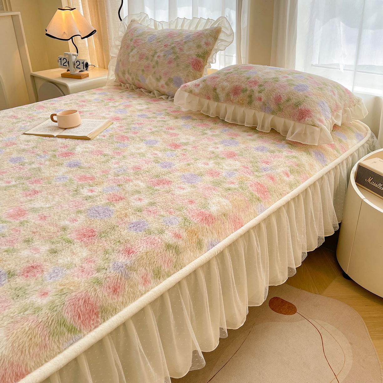 91家纺网 家纺一手货源 找家纺 喜居 2025新款法式兔毛绒双层花边床裙款床笠 秘密花园