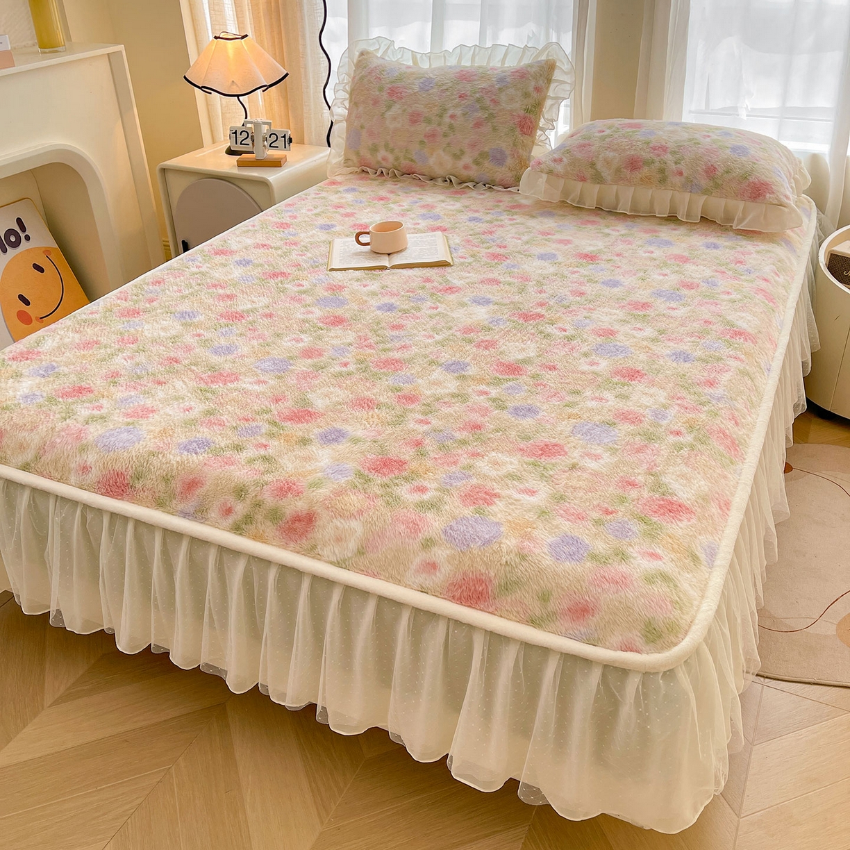 91家纺网 家纺一手货源 找家纺 喜居 2025新款法式兔毛绒双层花边床裙款床笠 秘密花园