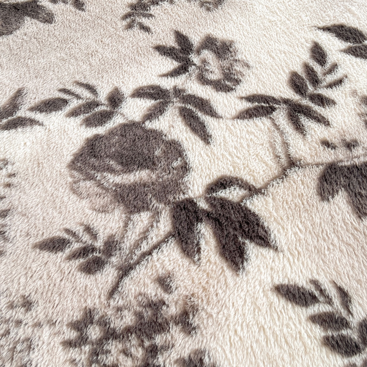 91家纺网 家纺一手货源 找家纺 喜居 2025新款法式兔毛绒双层花边床裙款床笠 法式繁华