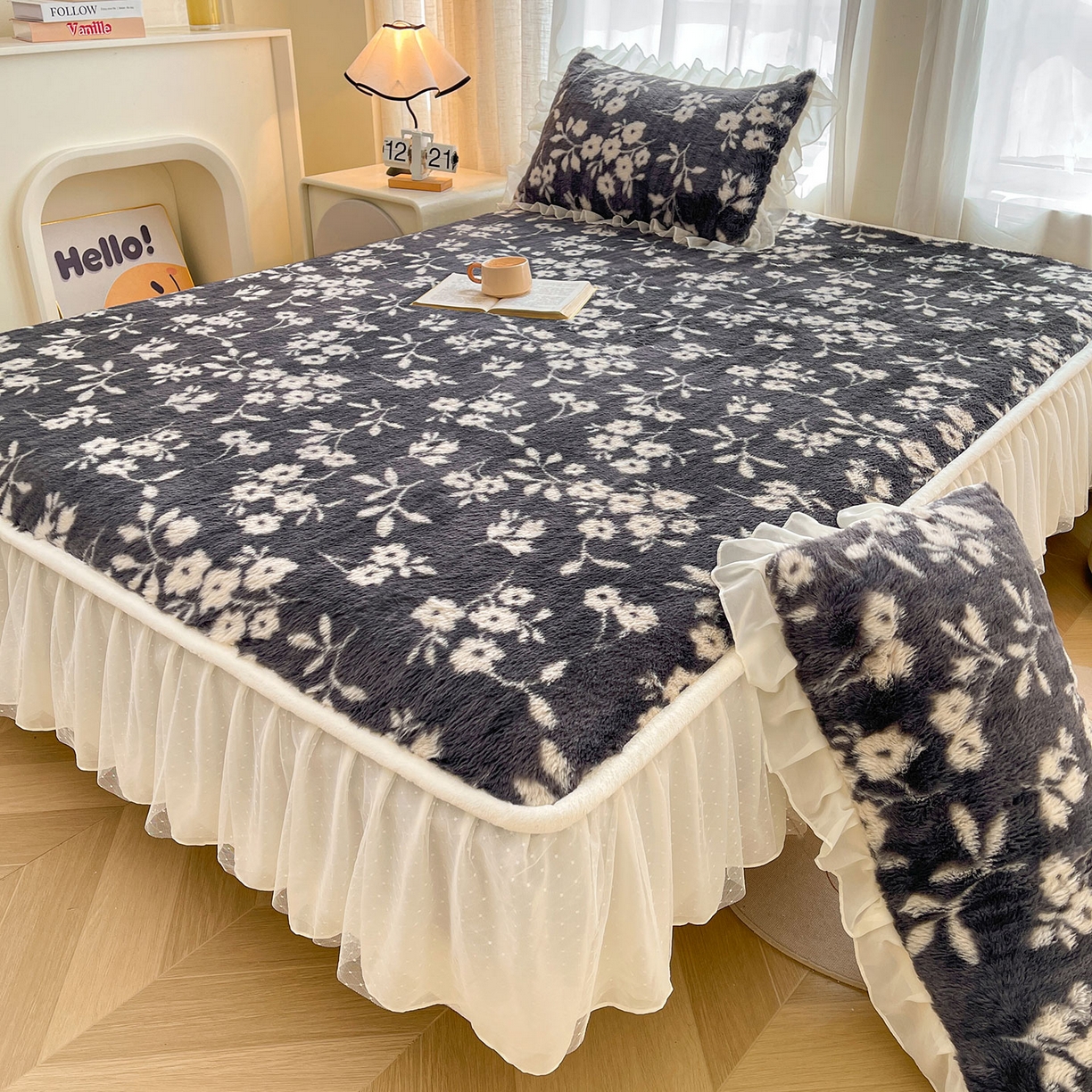 91家纺网 家纺一手货源 找家纺 喜居 2025新款法式兔毛绒双层花边床裙款床笠 山茶花