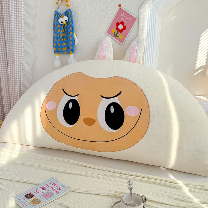 91家纺网 家纺一手货源 找家纺 乐坊 2025新款牛奶绒床头大靠背 甜萌仔-米白