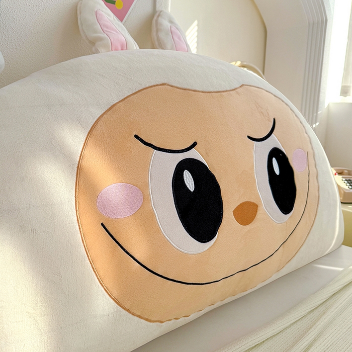 91家纺网 家纺一手货源 找家纺 乐坊 2025新款牛奶绒床头大靠背 甜萌仔-米白