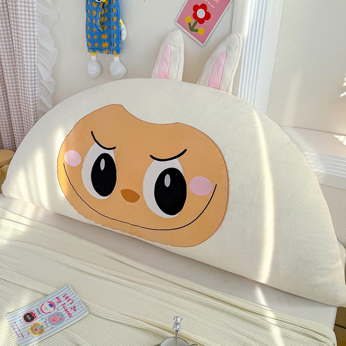 91家纺网 家纺一手货源 找家纺 乐坊 2025新款牛奶绒床头大靠背 甜萌仔-米白