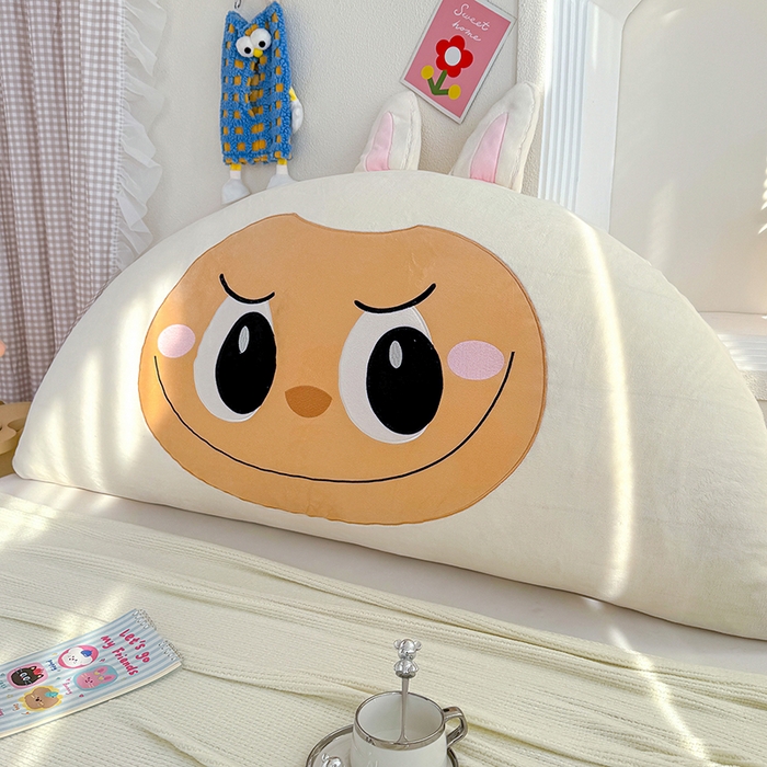 91家纺网 家纺一手货源 找家纺 乐坊 2025新款牛奶绒床头大靠背 甜萌仔-米白