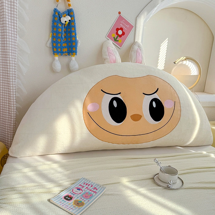 91家纺网 家纺一手货源 找家纺 乐坊 2025新款牛奶绒床头大靠背 甜萌仔-米白