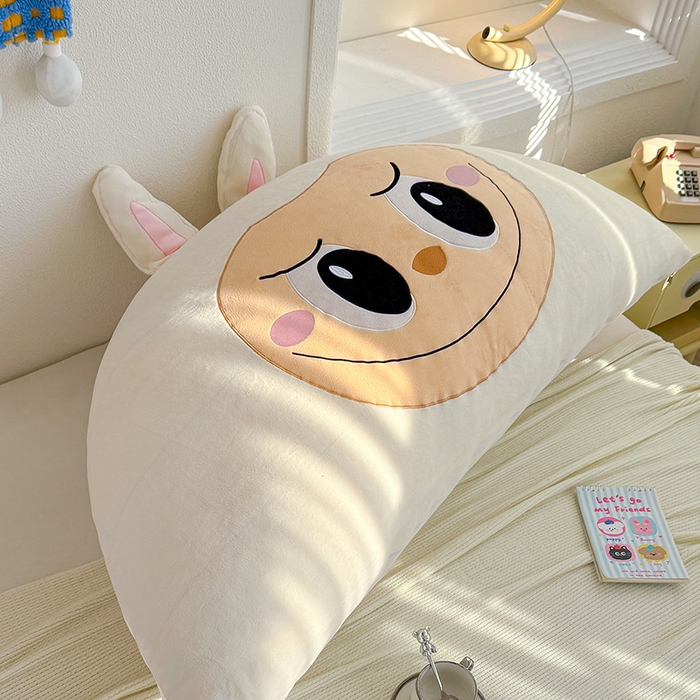 91家纺网 家纺一手货源 找家纺 乐坊 2025新款牛奶绒床头大靠背 甜萌仔-米白