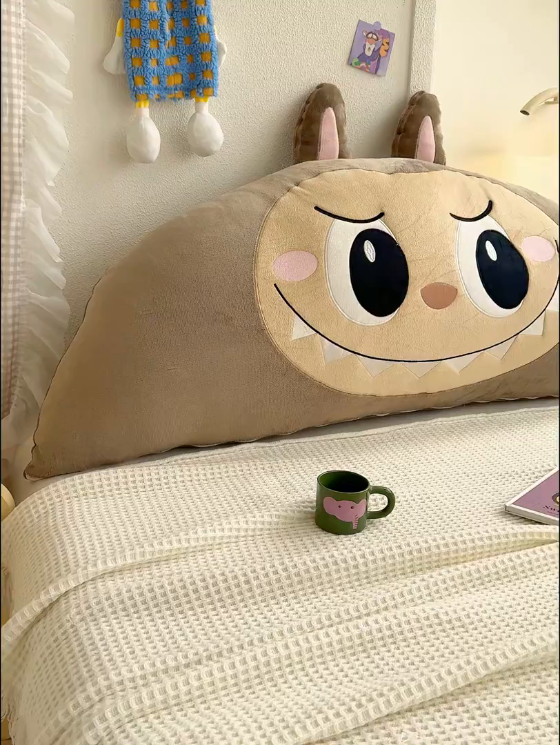 91家纺网 家纺一手货源 找家纺 乐坊 2025新款牛奶绒床头大靠背 甜萌仔-咖