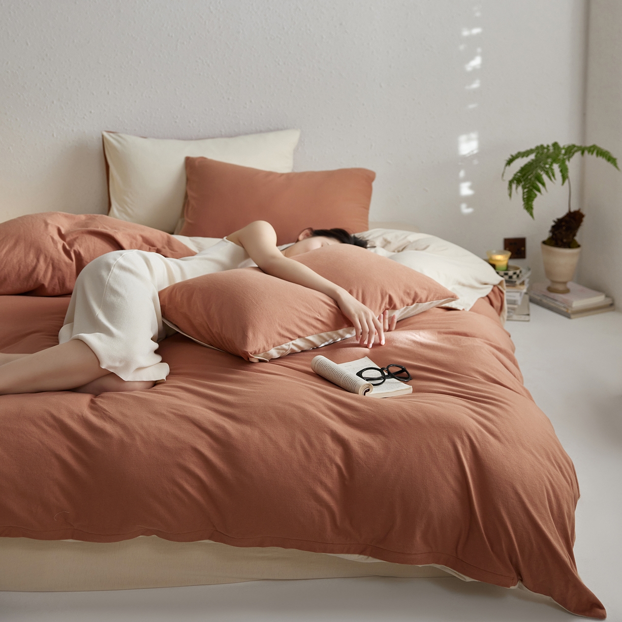 91家纺网 家纺一手货源 找家纺 风向标家纺 2025新款亲肤舒适赛络棉全棉纯棉针织棉（螺旋纱）四件套 慕斯咖啡