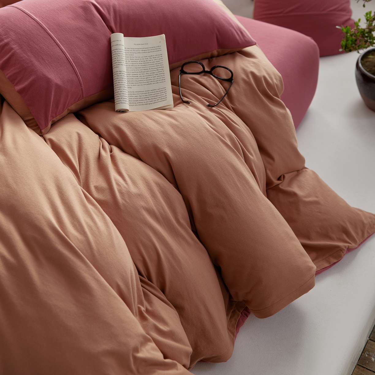 91家纺网 家纺一手货源 找家纺 风向标家纺 2025新款亲肤舒适赛络棉全棉纯棉针织棉（螺旋纱）四件套 慕斯红酒