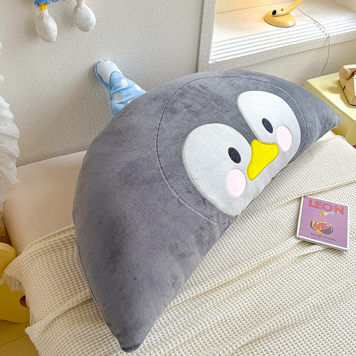 91家纺网 家纺一手货源 找家纺 乐坊 2025新款牛奶绒床头大靠背 企鹅