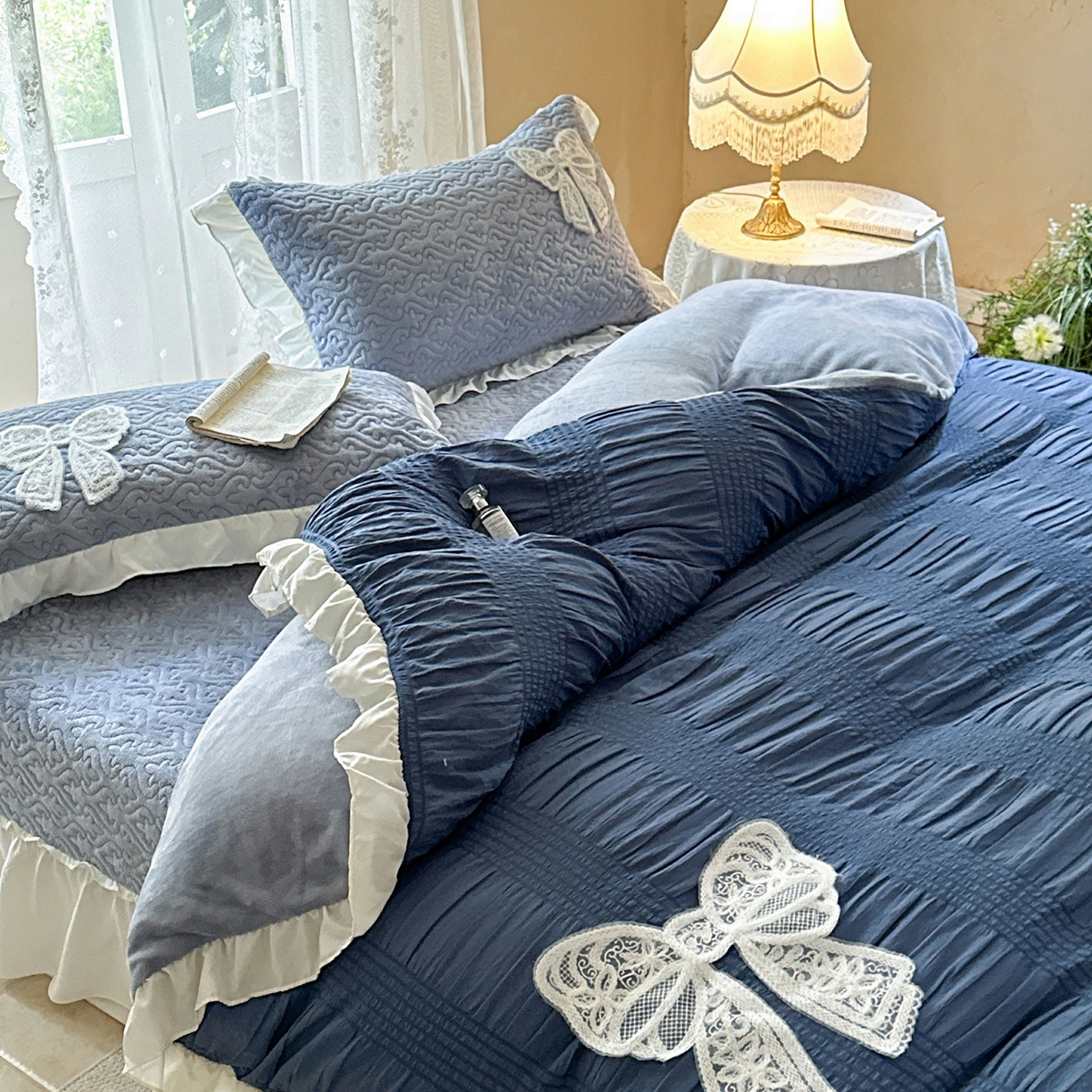 91家纺网 家纺一手货源 找家纺 （总）梵克保罗 2025新款亲肤舒适牛奶绒花边床盖四件套