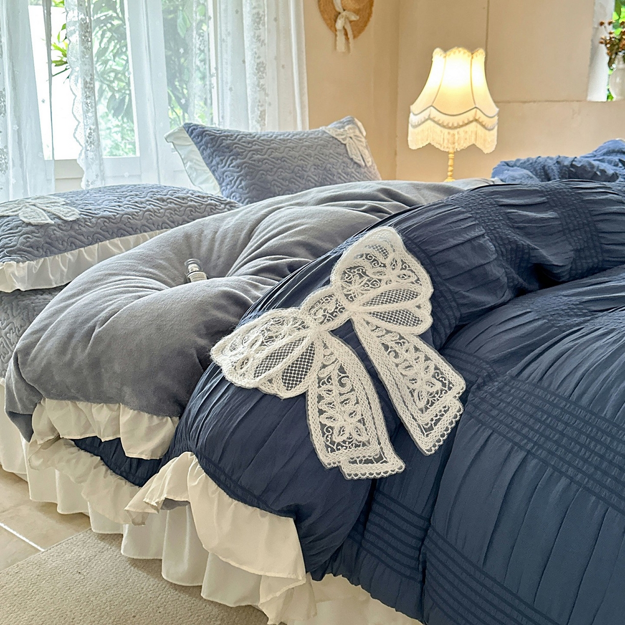 91家纺网 家纺一手货源 找家纺 （总）梵克保罗 2025新款亲肤舒适牛奶绒花边床盖四件套