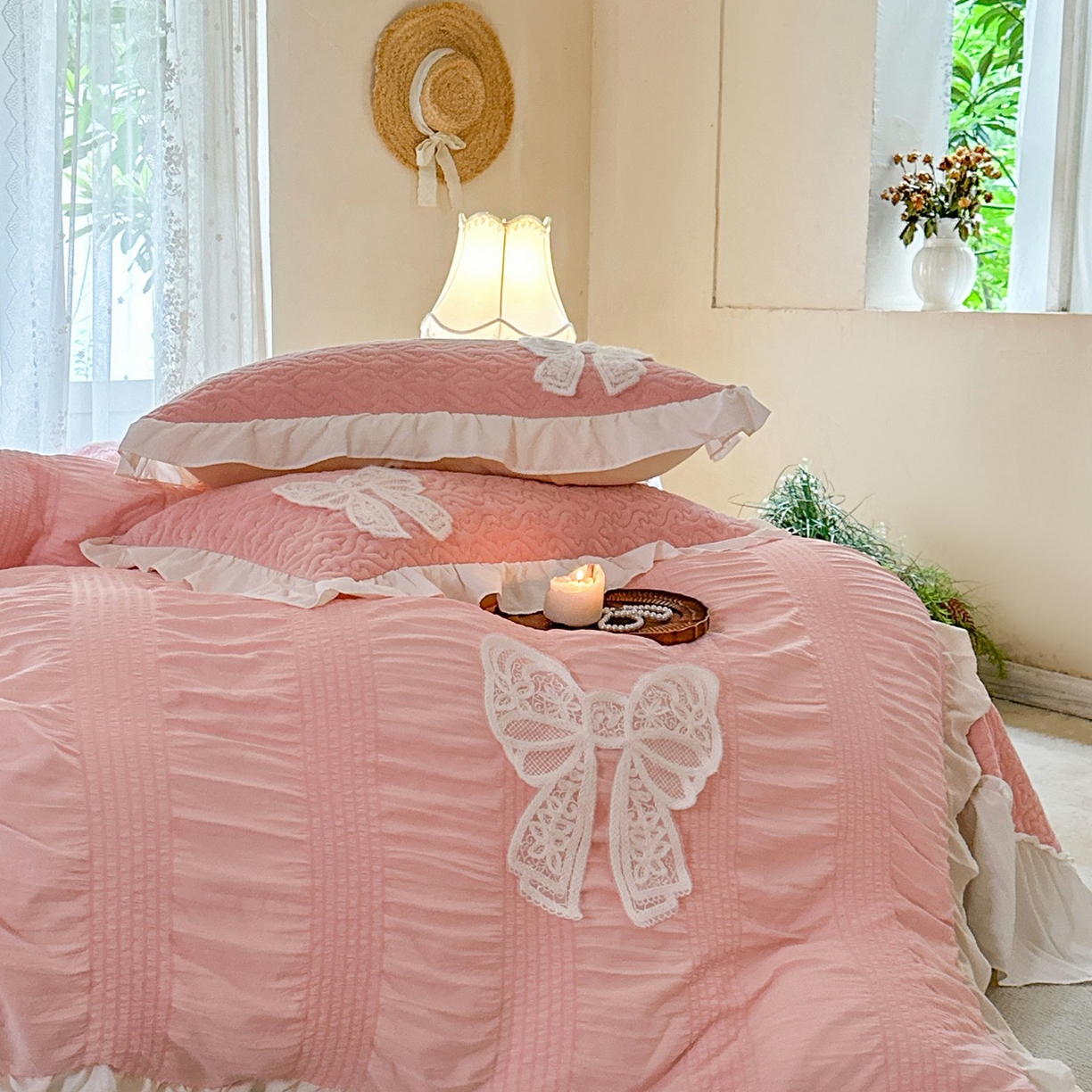 91家纺网 家纺一手货源 找家纺 梵克保罗 2025新款亲肤舒适牛奶绒花边床盖四件套 玉芙蓉