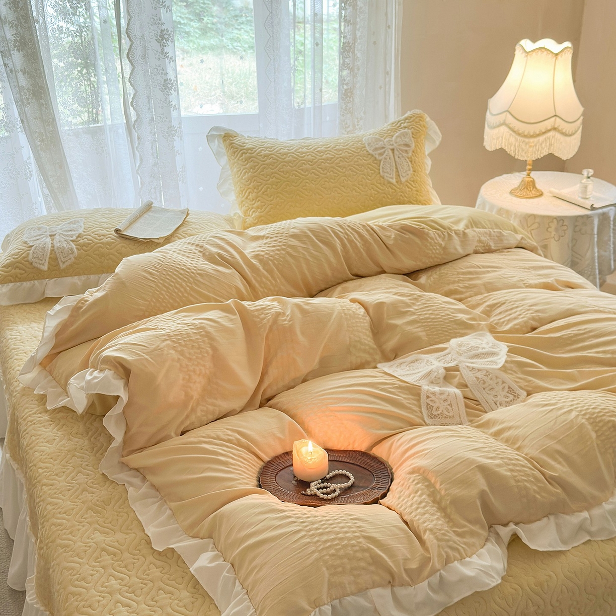 91家纺网 家纺一手货源 找家纺 梵克保罗 2025新款亲肤舒适牛奶绒花边床盖四件套 奶黄