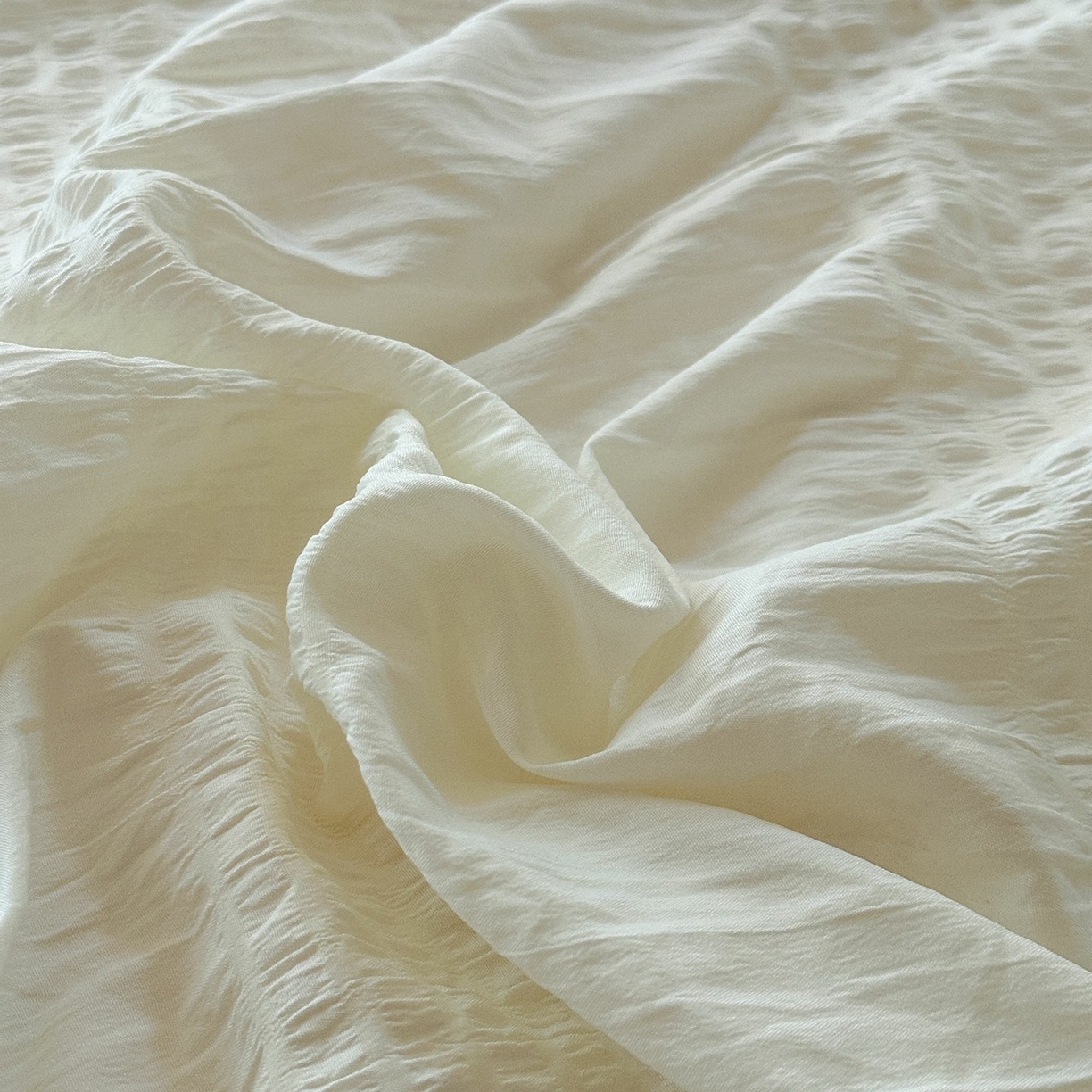 91家纺网 家纺一手货源 找家纺 梵克保罗 2025新款亲肤舒适牛奶绒花边床盖四件套 浅米