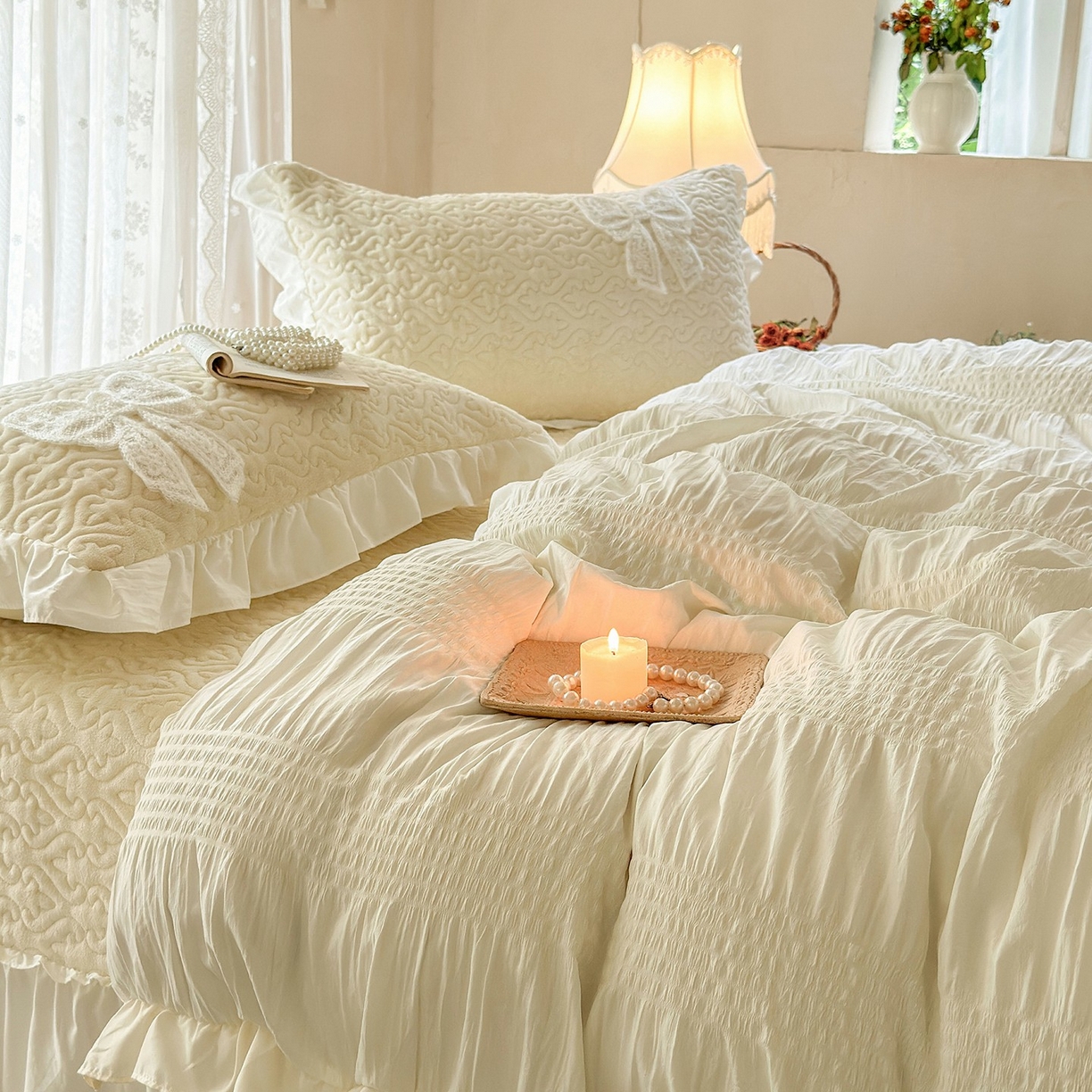 91家纺网 家纺一手货源 找家纺 梵克保罗 2025新款亲肤舒适牛奶绒花边床盖四件套 浅米