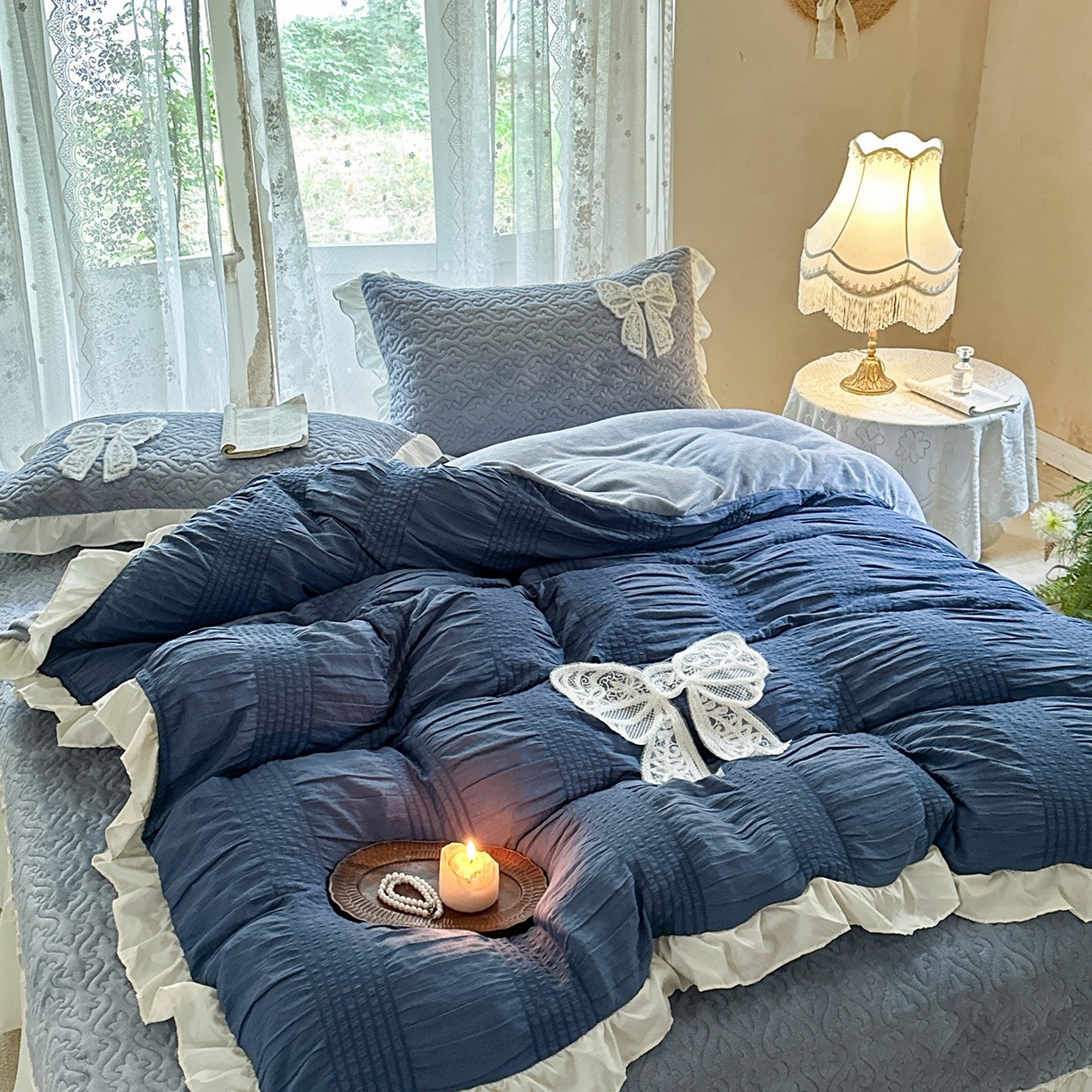 91家纺网 家纺一手货源 找家纺 （总）梵克保罗 2025新款亲肤舒适牛奶绒花边床盖四件套