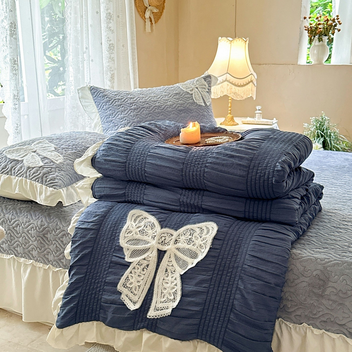 91家纺网 家纺一手货源 找家纺 （总）梵克保罗 2025新款亲肤舒适牛奶绒花边床盖四件套