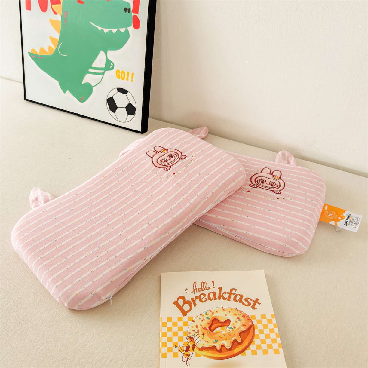 91家纺网 家纺一手货源 找家纺 麦肯锡 2025新款卡通刺绣婴童记忆枕  枕头枕芯 粉色/对