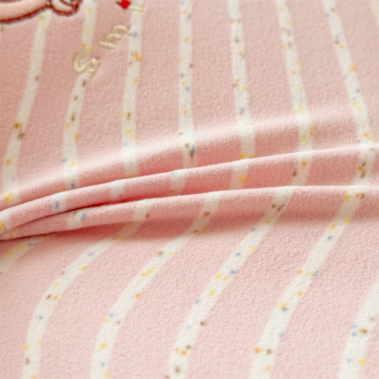 91家纺网 家纺一手货源 找家纺 麦肯锡 2025新款卡通刺绣婴童记忆枕  枕头枕芯 粉色/对