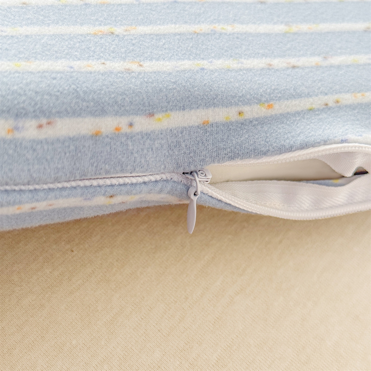 91家纺网 家纺一手货源 找家纺 麦肯锡 2025新款卡通刺绣婴童记忆枕  枕头枕芯 蓝色/只