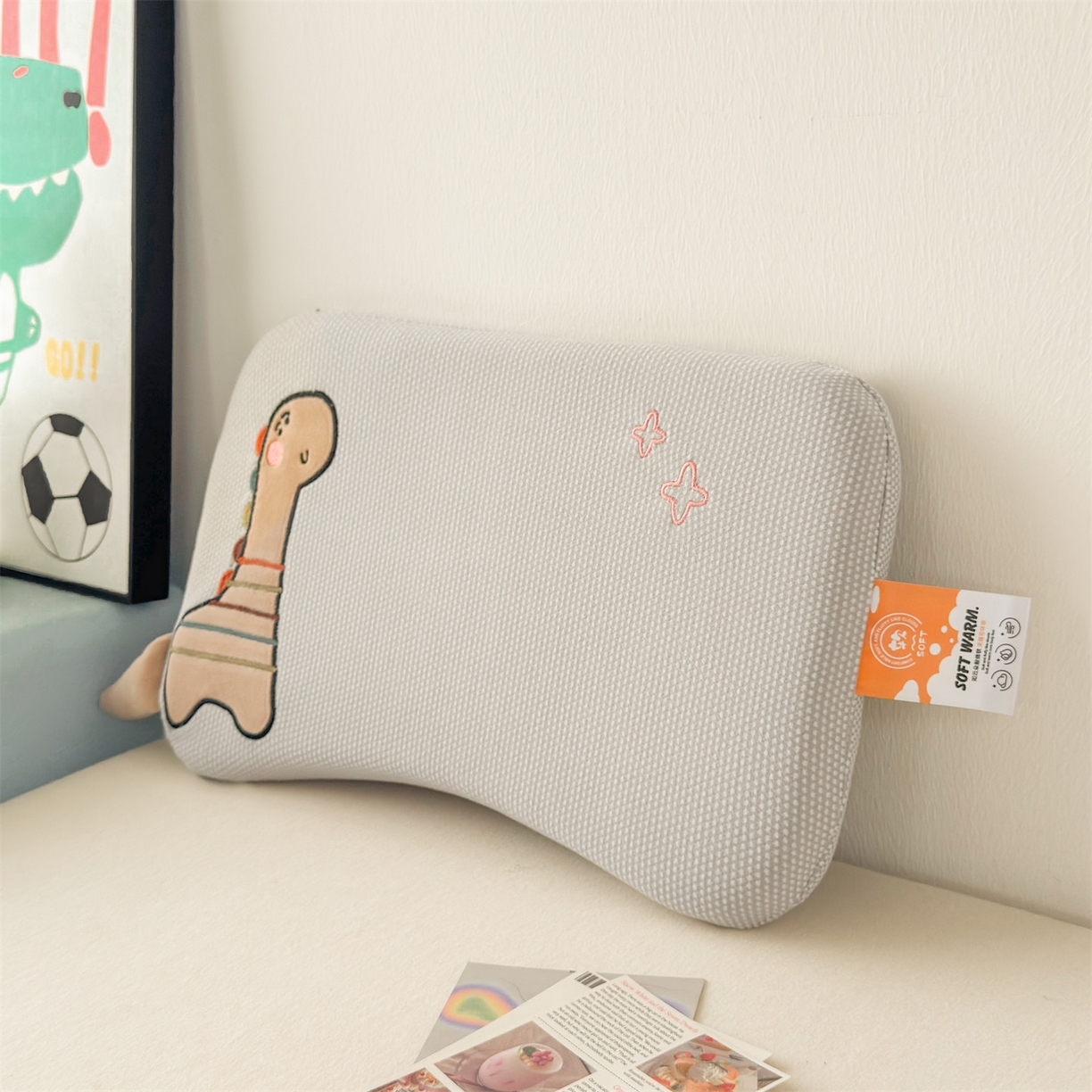 91家纺网 家纺一手货源 找家纺 麦肯锡 2025新款卡通小恐龙婴童记忆枕 枕头枕芯 灰色/只