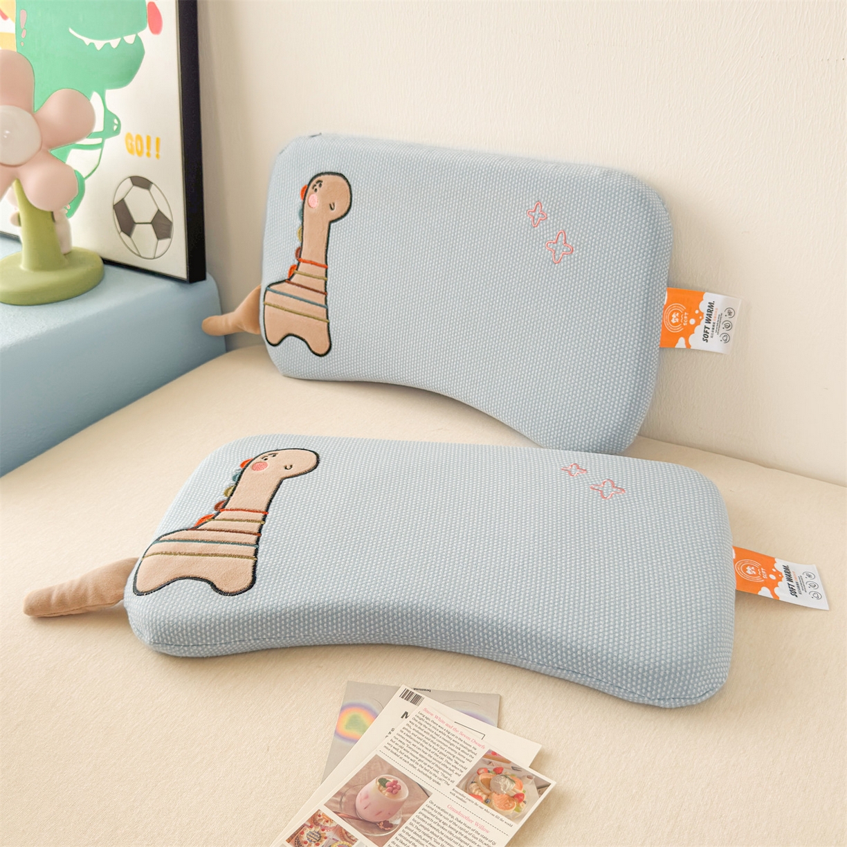 91家纺网 家纺一手货源 找家纺 麦肯锡 2025新款卡通小恐龙婴童记忆枕 枕头枕芯 蓝色/只