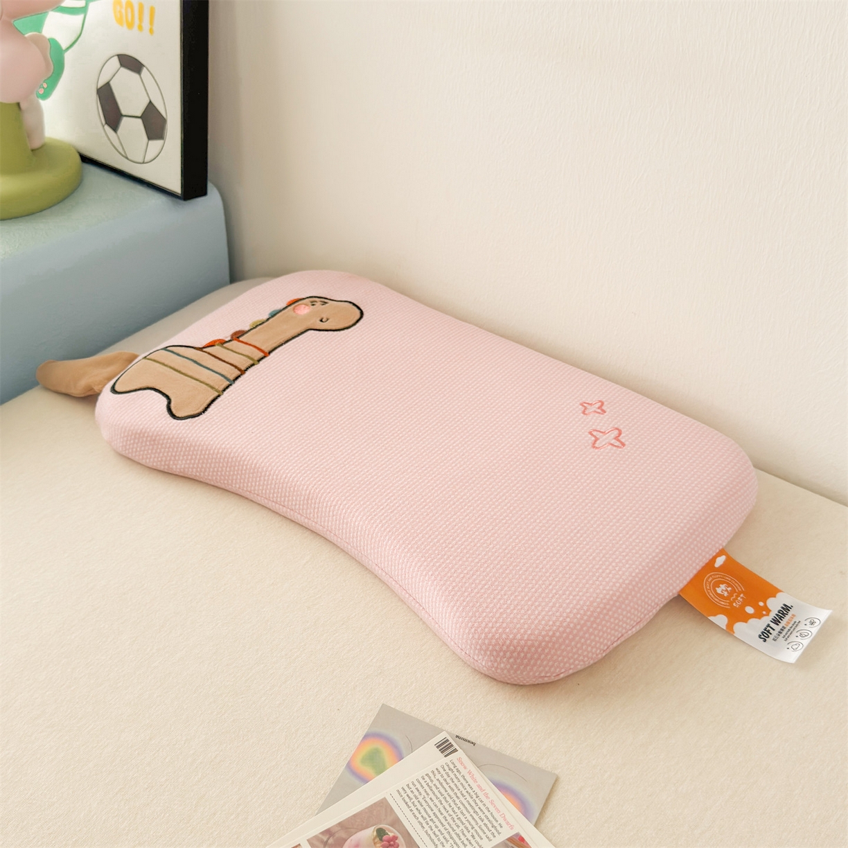 91家纺网 家纺一手货源 找家纺 麦肯锡 2025新款卡通小恐龙婴童记忆枕 枕头枕芯 粉色/对