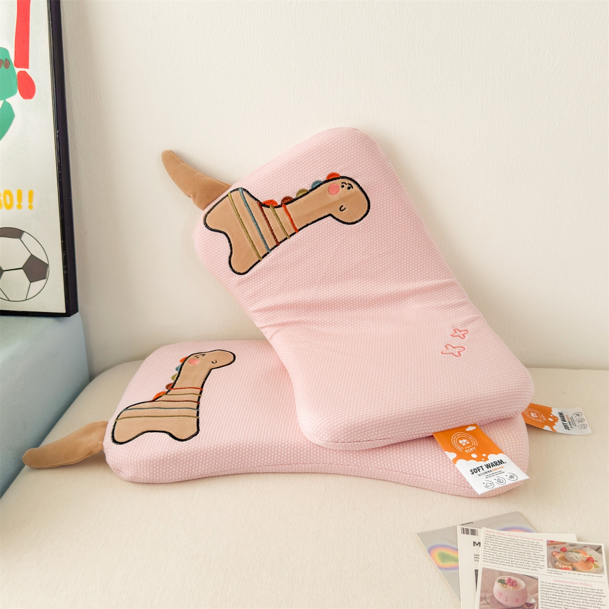 91家纺网 家纺一手货源 找家纺 麦肯锡 2025新款卡通小恐龙婴童记忆枕 枕头枕芯 粉色/对
