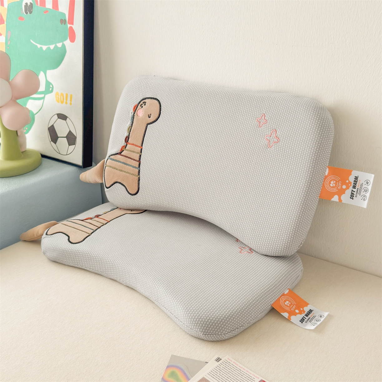 91家纺网 家纺一手货源 找家纺 麦肯锡 2025新款卡通小恐龙婴童记忆枕 枕头枕芯 灰色/对