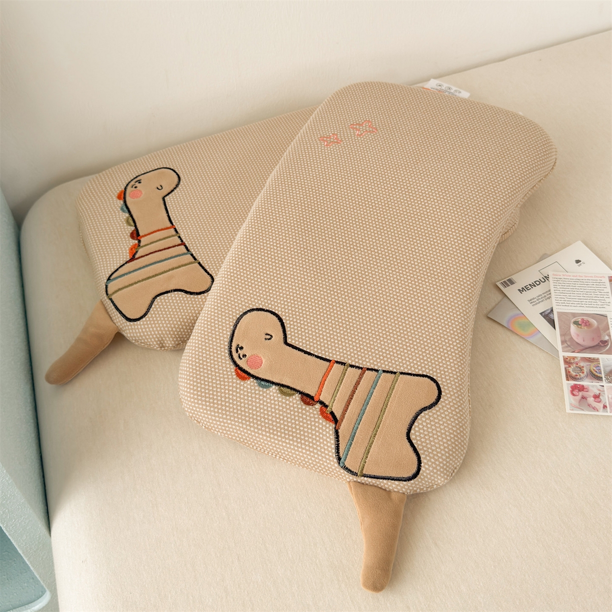 91家纺网 家纺一手货源 找家纺 麦肯锡 2025新款卡通小恐龙婴童记忆枕 枕头枕芯 咖色/对