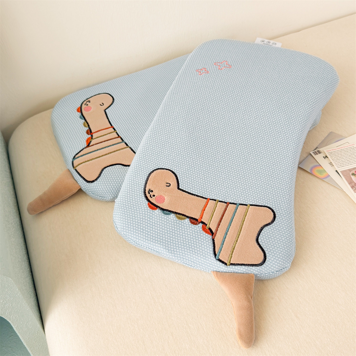 91家纺网 家纺一手货源 找家纺 麦肯锡 2025新款卡通小恐龙婴童记忆枕 枕头枕芯 蓝色/对