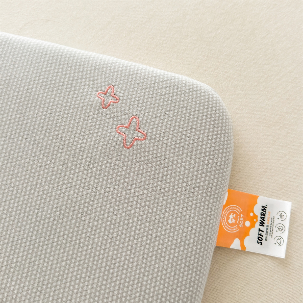 91家纺网 家纺一手货源 找家纺 麦肯锡 2025新款卡通小恐龙婴童记忆枕 枕头枕芯 灰色/对