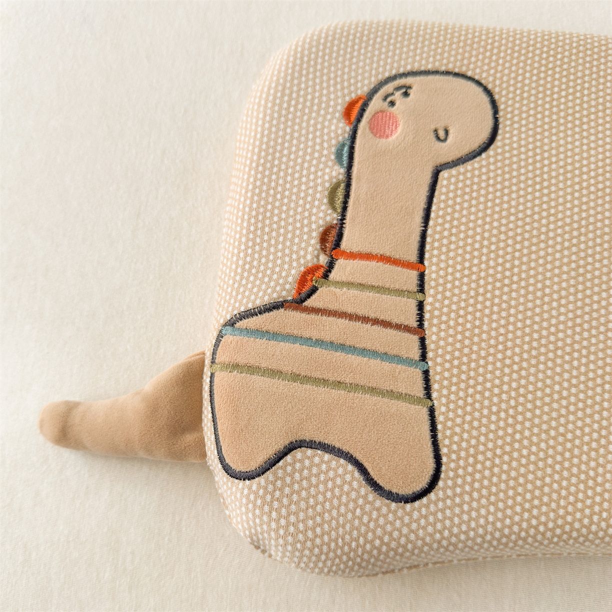 91家纺网 家纺一手货源 找家纺 麦肯锡 2025新款卡通小恐龙婴童记忆枕 枕头枕芯 咖色/对