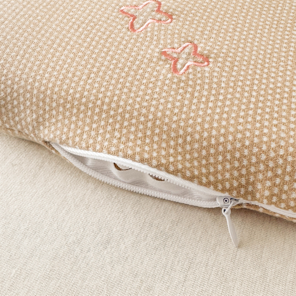 91家纺网 家纺一手货源 找家纺 麦肯锡 2025新款卡通小恐龙婴童记忆枕 枕头枕芯 咖色/对