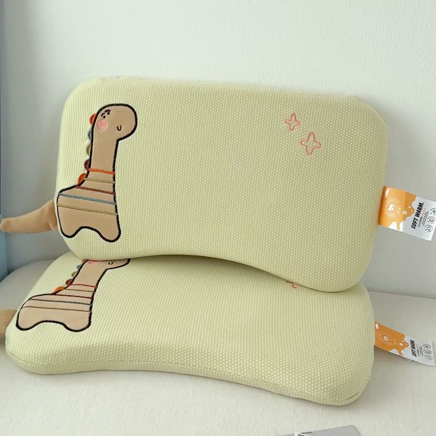 91家纺网 家纺一手货源 找家纺 麦肯锡 2025新款卡通小恐龙婴童记忆枕 枕头枕芯 绿色/只